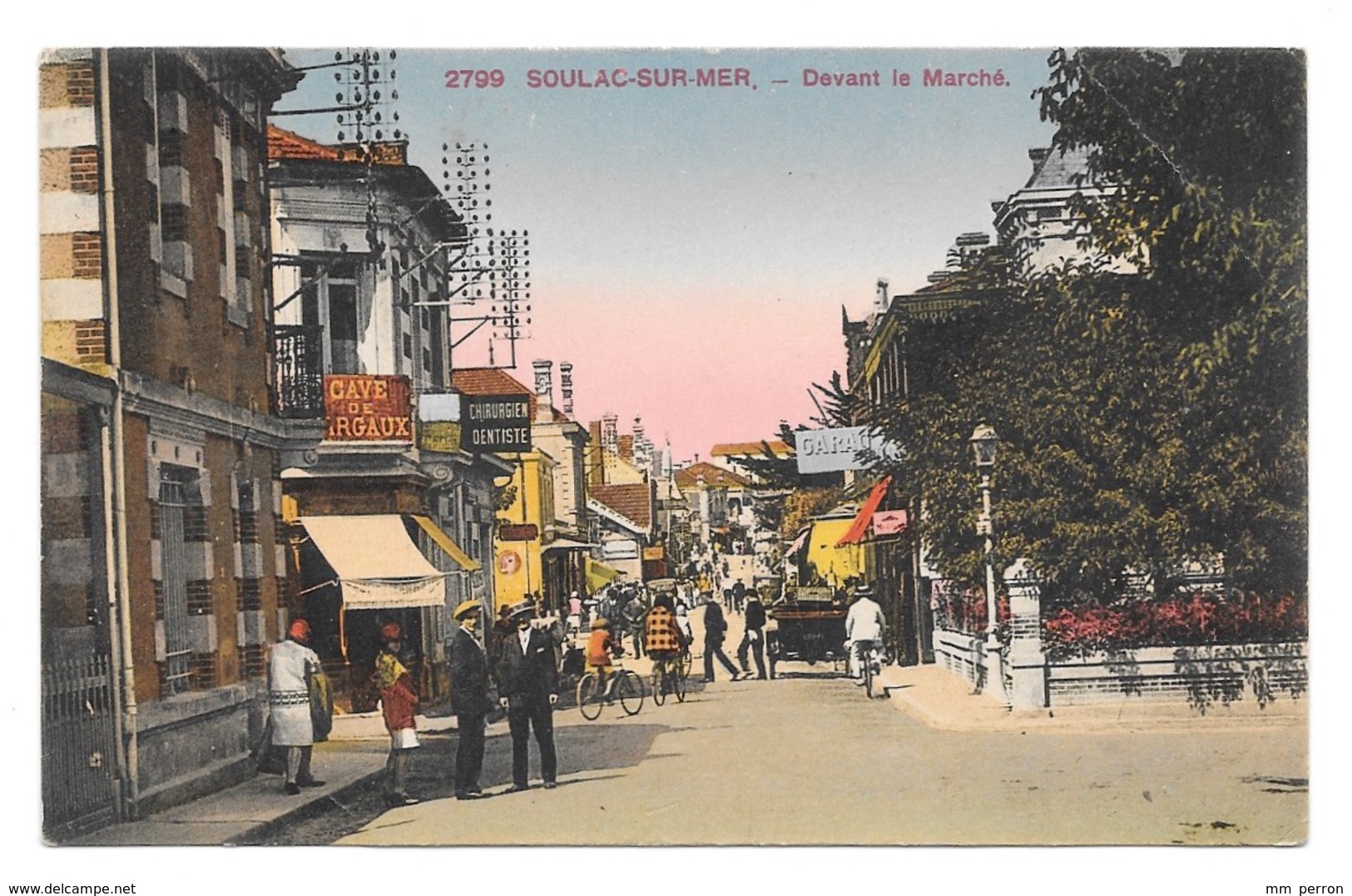 (21780-33) Soulac Sur Mer - Devant Le Marché - Soulac-sur-Mer