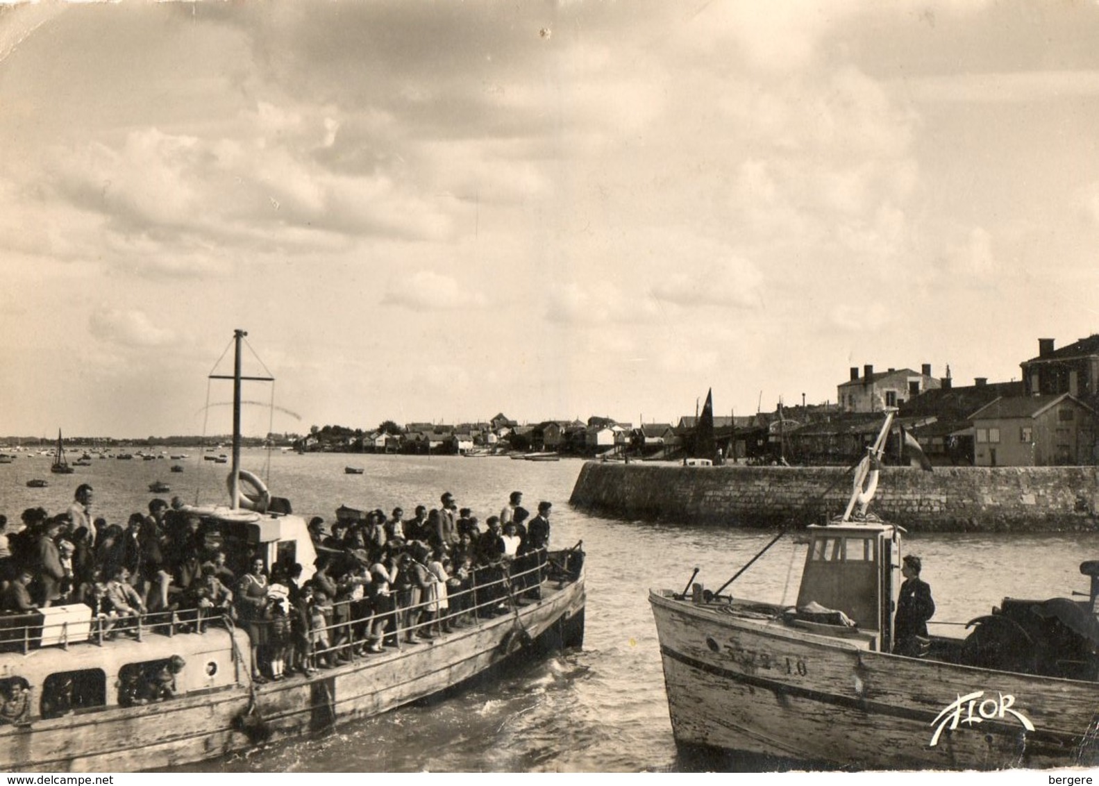 17. CPSM. LE CHAPUS. Départ Du Bateau Surchargé Pour L'Ile D'Oléron. - Autres & Non Classés