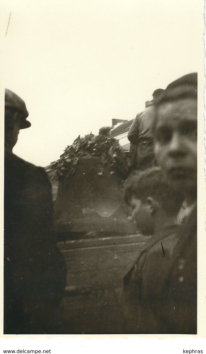 JOLIMONT : TRES RARE PHOTO WW2 - Cloche De L'église Enlevée Par Les Allemands Le 05/08/1943 - Photo Prise Discrètemen - La Louvière