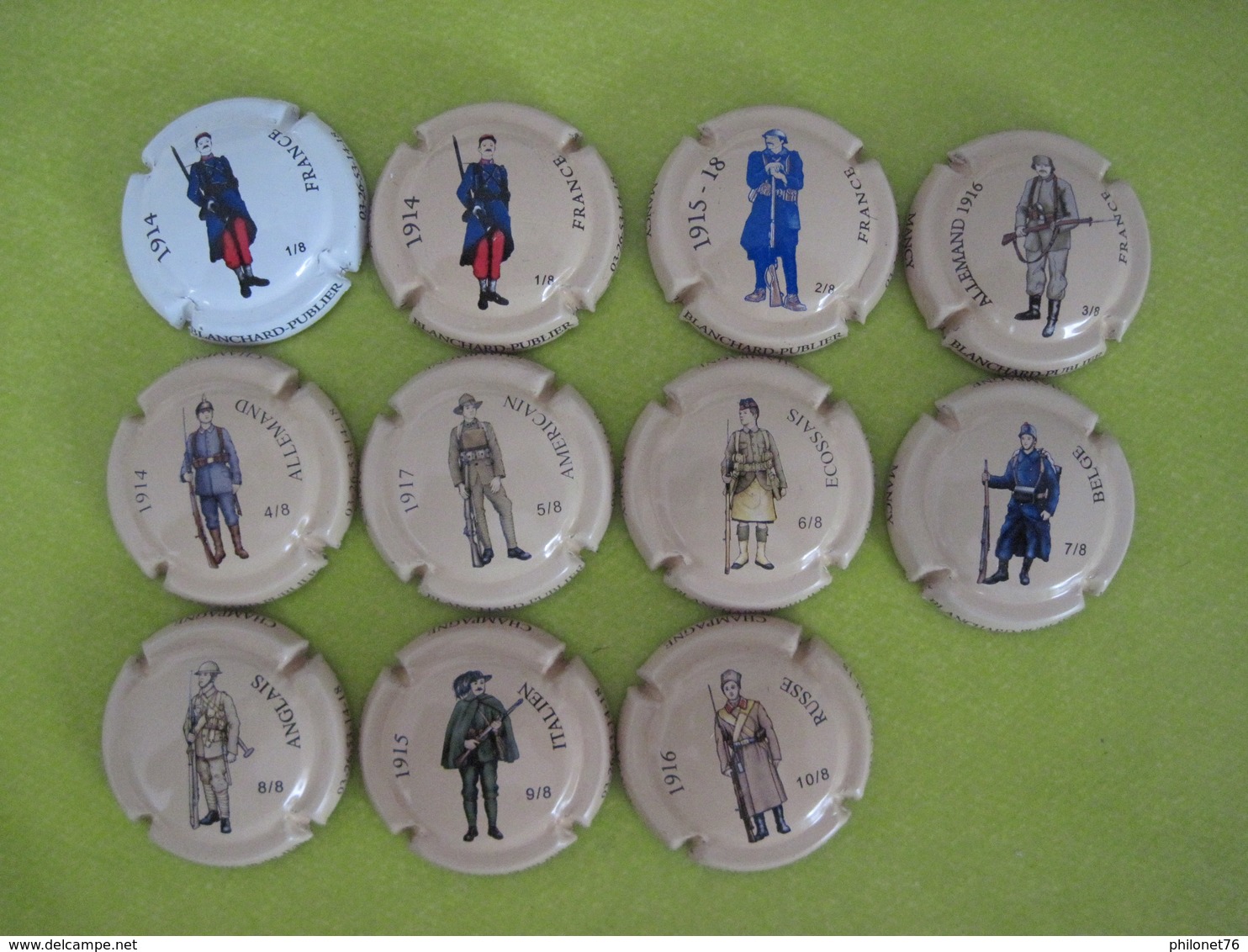 11 Capsules Champagne  ( Serie Complete ) BLANCHARD PUBLIER, SERIE COMPLETE COSTUMES MILITAIRES GUERRE 1/1 A 10/8 Rare - Collections