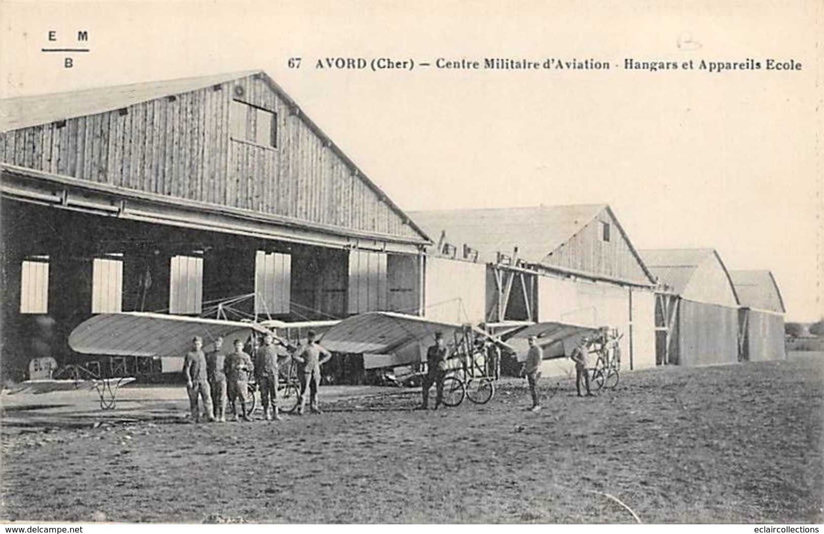 Avord Et Le Camp        18           Centre Militaire D'Aviation.  Hangars Et Appareils Ecoles    (voir Scan) - Avord