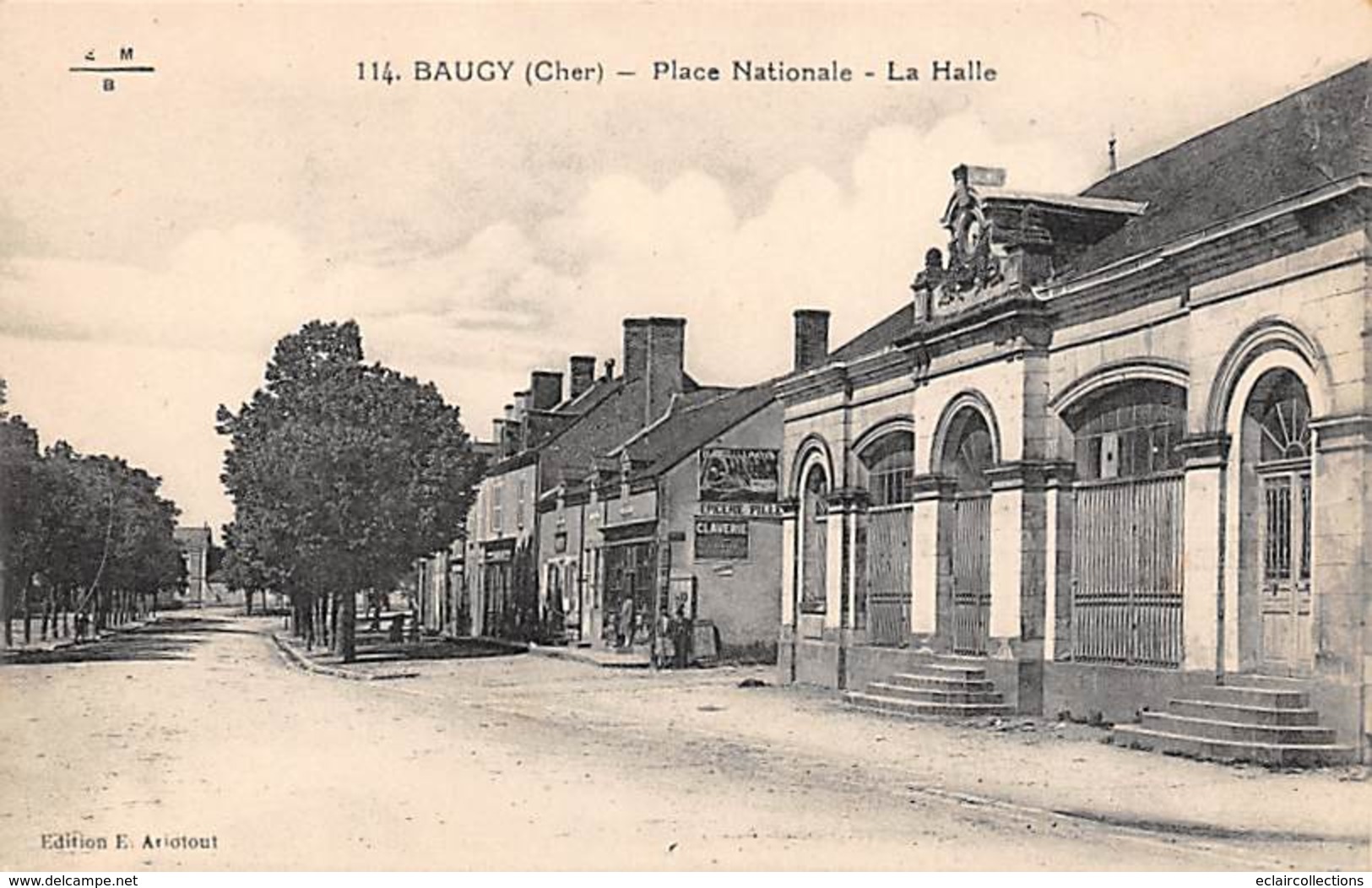 Baugy       18            Place Nationale  La Halle                   (voir Scan) - Baugy