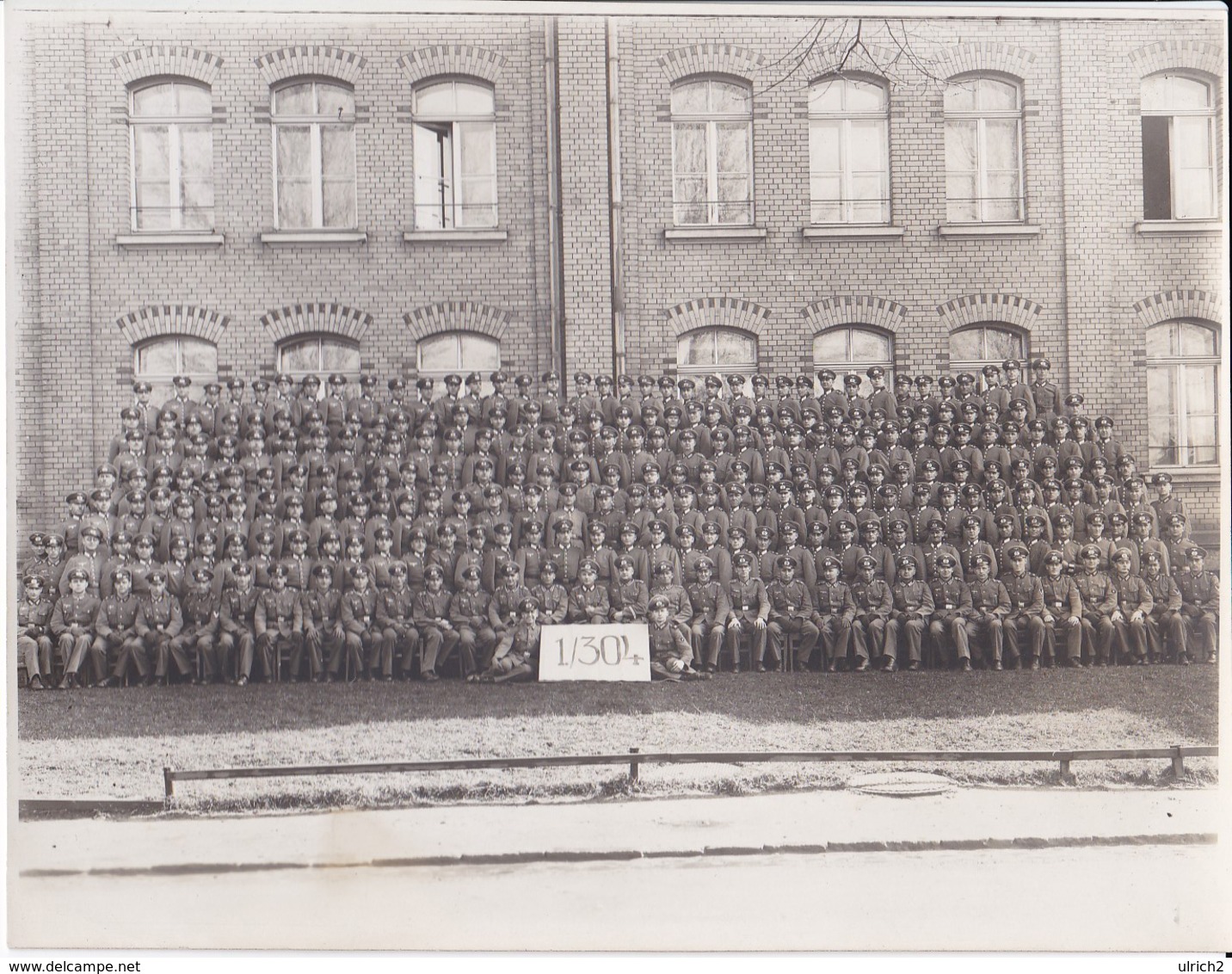 Foto Einheit Deutsche Soldaten - Kurs Schule - 1./304 - Foto Hertling, Plauen - 1941 - 23*18cm   (37149) - Krieg, Militär