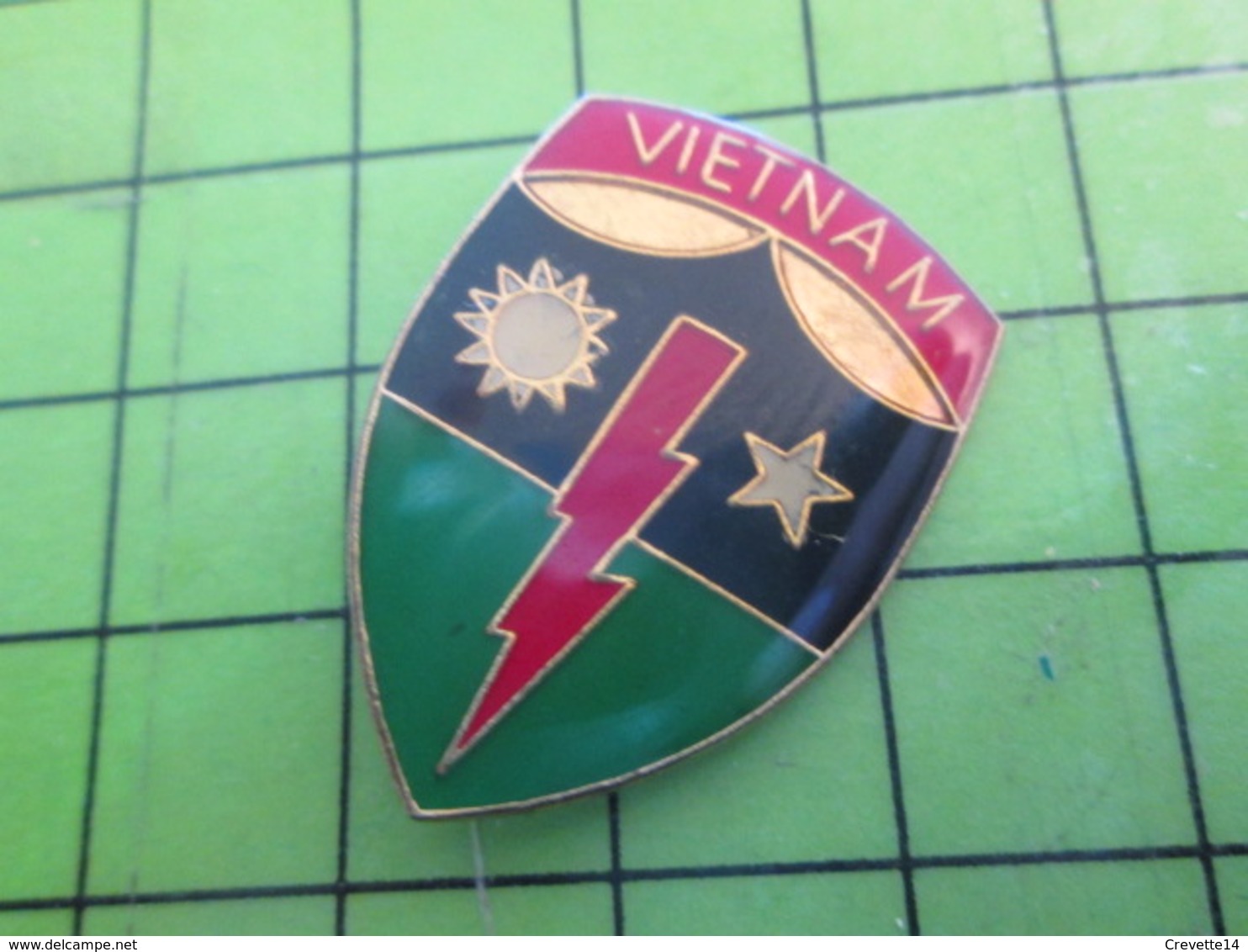 812h Pin's Pins / Belle Qualité Et TB état !!!! : THEME MILITARIA / INSIGNE US ARMY VIETNAM Encore Un Fiasco Ricain ! - Militaria