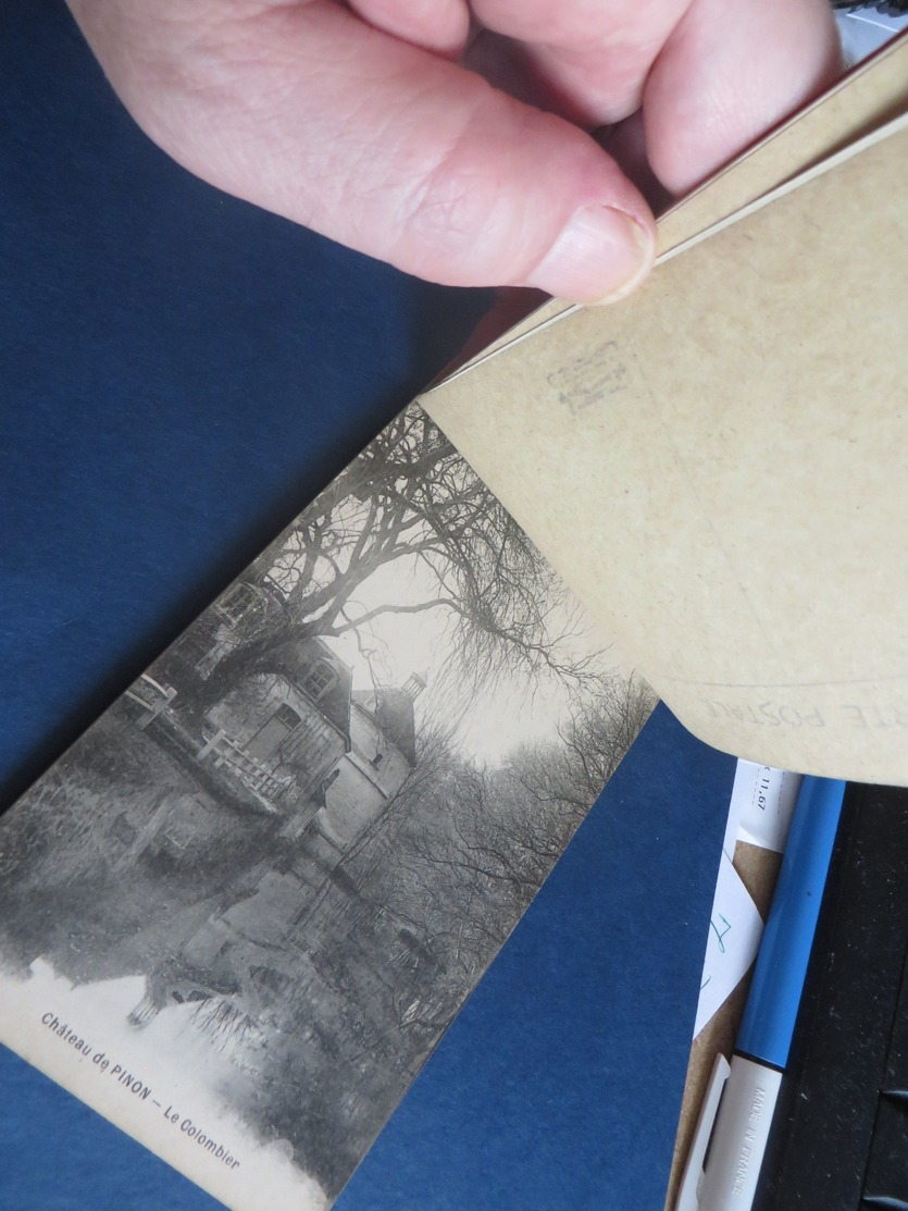 TRES RARE CARNET DE PINON dans l'AISNE manque 1 carte,motif de la tete en relief