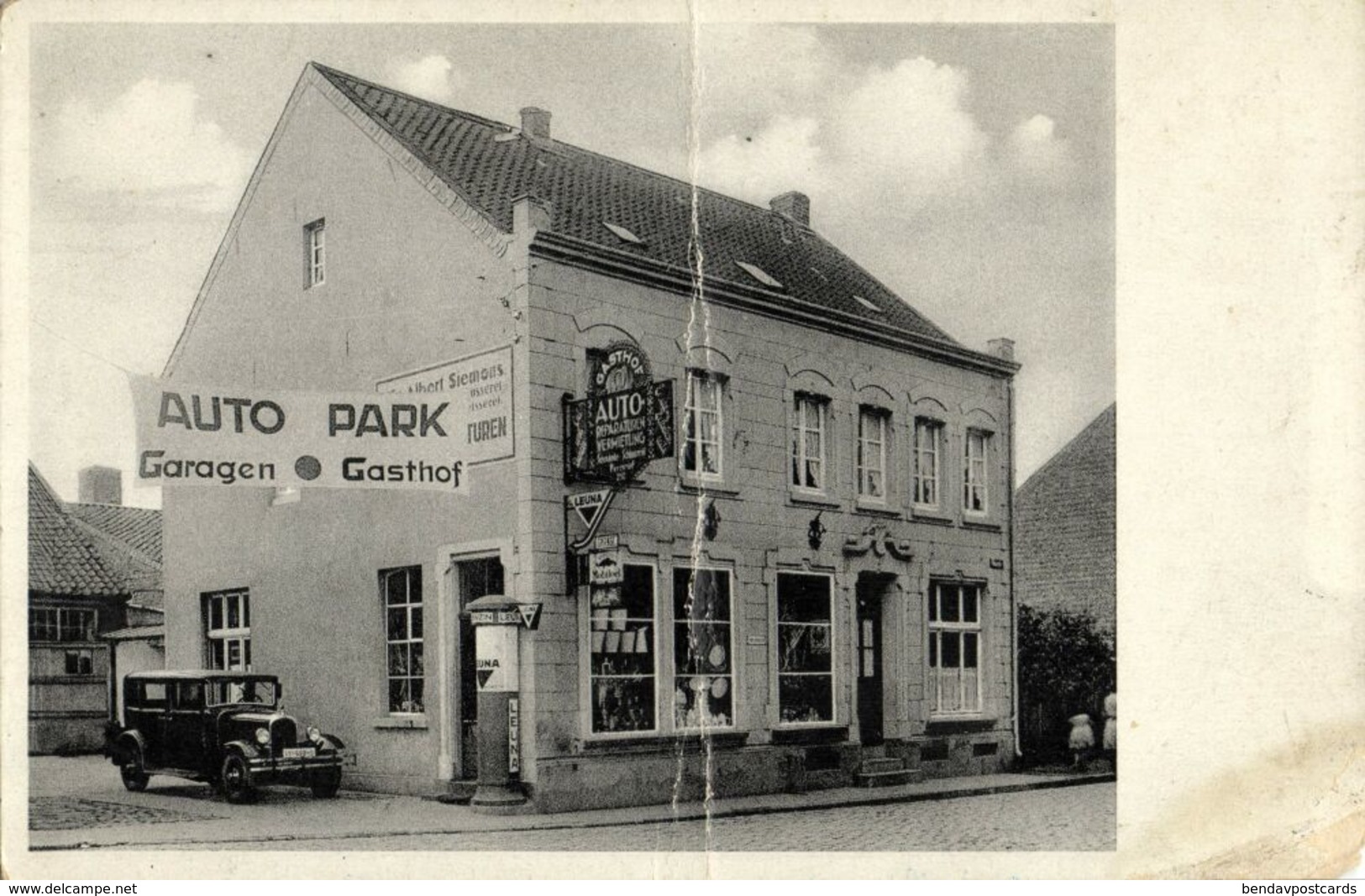KEVELAER, Gasthof Zum Goldenen Hufeisen, Auto Park Garagen, Tanksäule (1930s) AK - Kevelaer