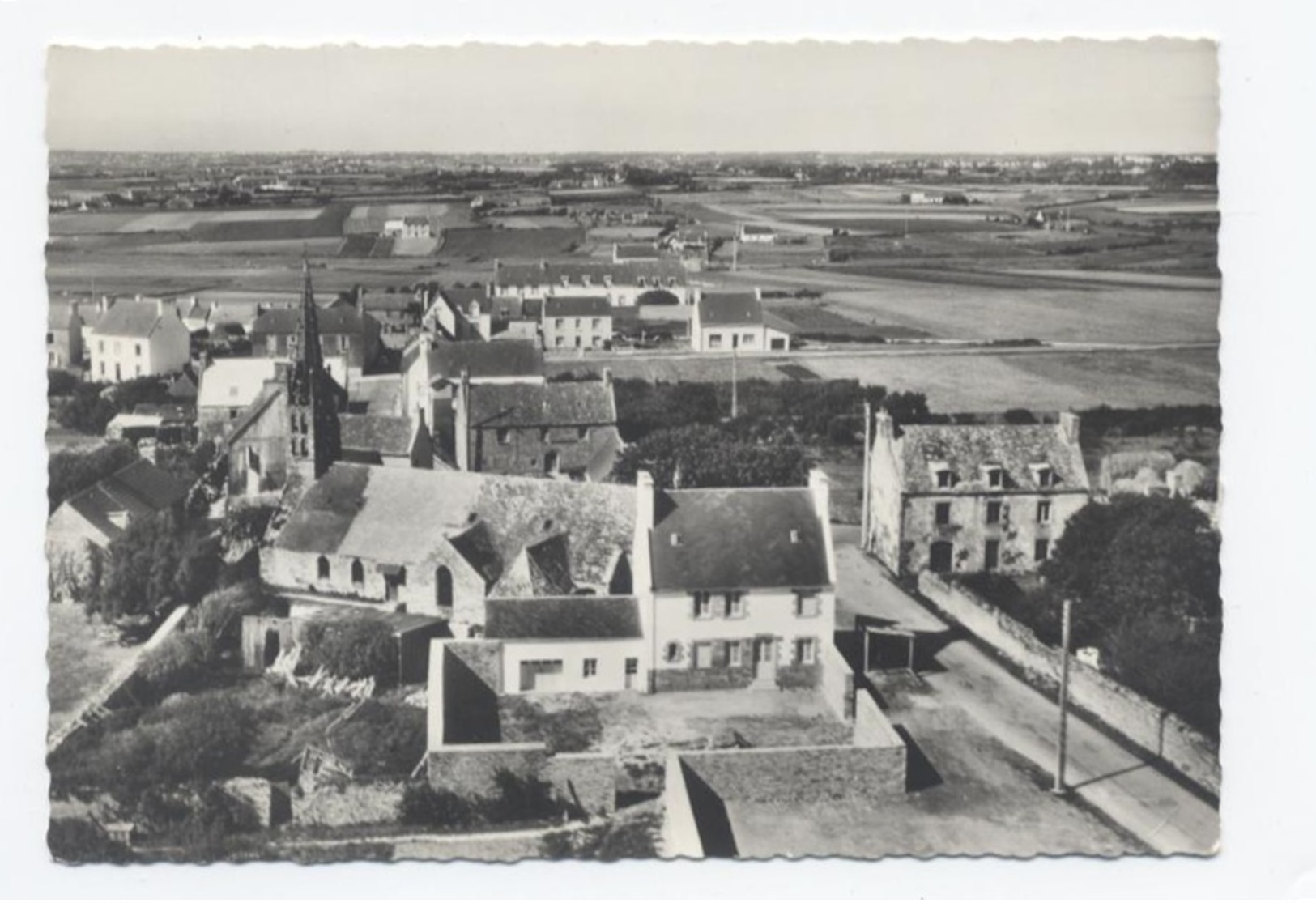 29-PLOVAN---EGLISE VUE AERIENNE  - RECTO/VERSO- B41 - Autres & Non Classés