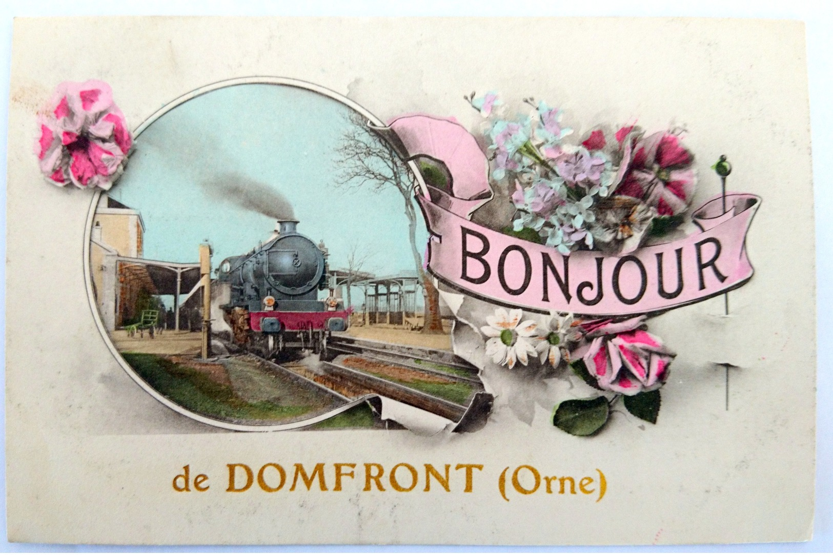 CPA --- Un Bonjour De DOMFRONT (train, Gare) - Domfront