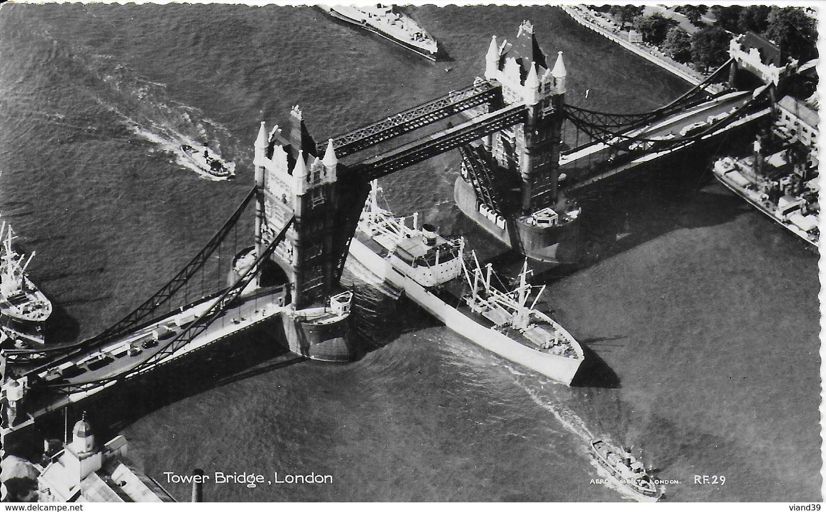 London : Tower Bridge - River Thames