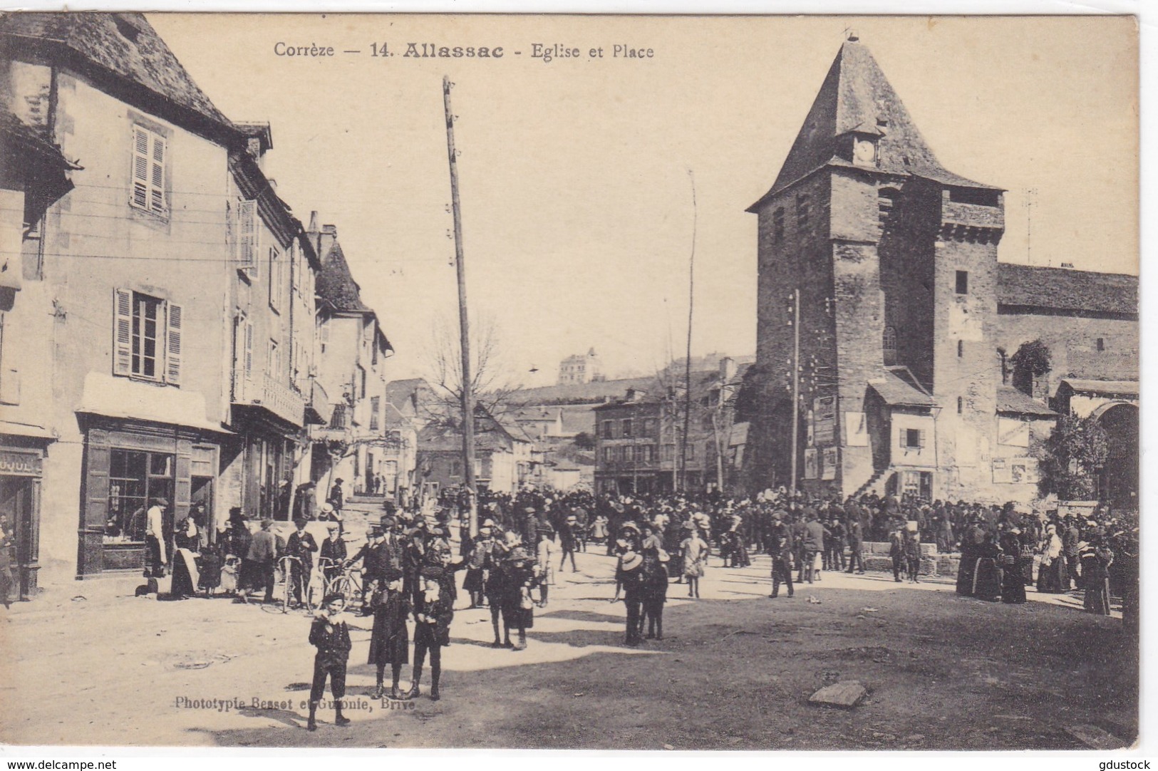 Corrèze - Allassac - église Et Place - Autres & Non Classés