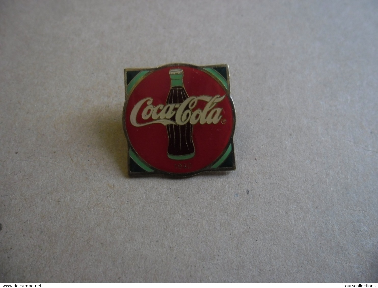 PIN'S COCA COLA 1940 @ Copyright 1985 Wilson Marketing - Coca-Cola