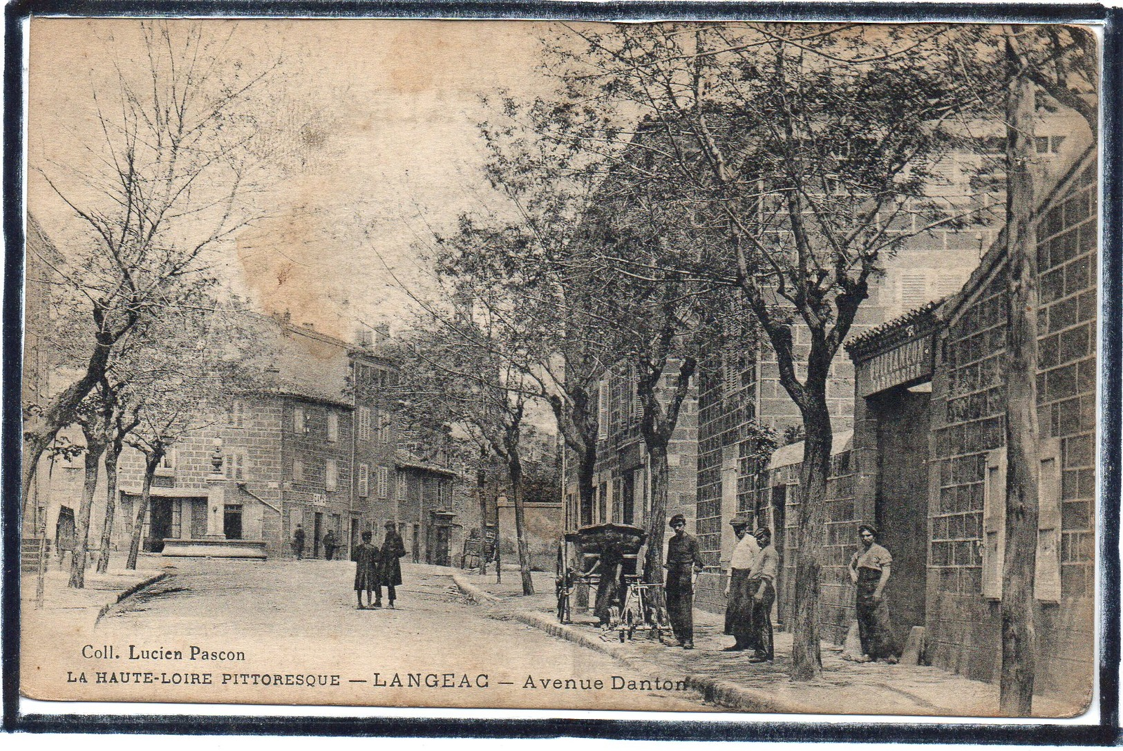 LANGEAC - AVENUE DANTON - CARROSSIER " GUITTANCON " - ANIMATION - Langeac