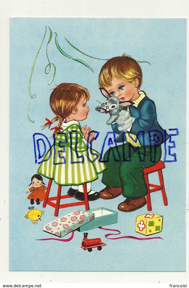 Deux Enfants. Petit Lapin, Poupée, Cadeaux, ... - Contemporain (à Partir De 1950)