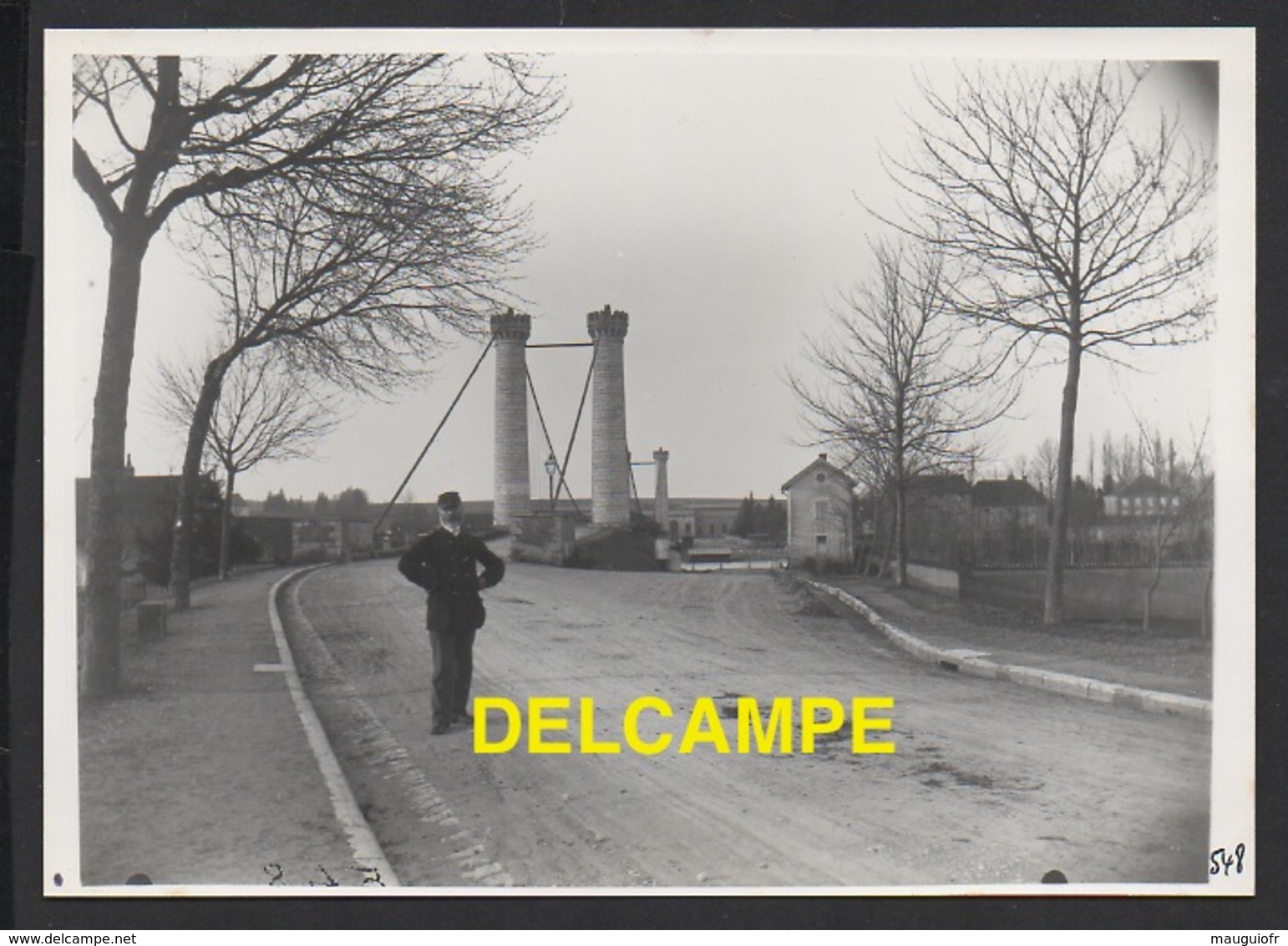 DF / PHOTOGRAPHIE / HAUTE-SAÔNE : GRAY / LE PONT SUSPENDU VU EN BAS DU CHEMIN NEUF - Lieux