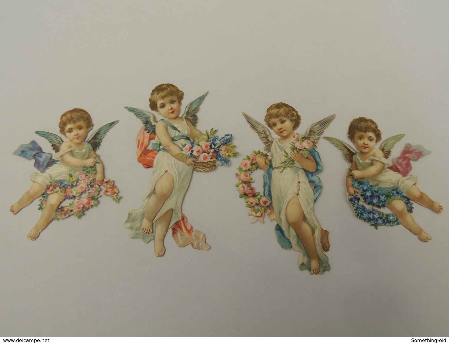 4 Découpis Chromos Anges Et Guirlandes De  Fleurs Putti  XIXeme 1B2 - Enfants