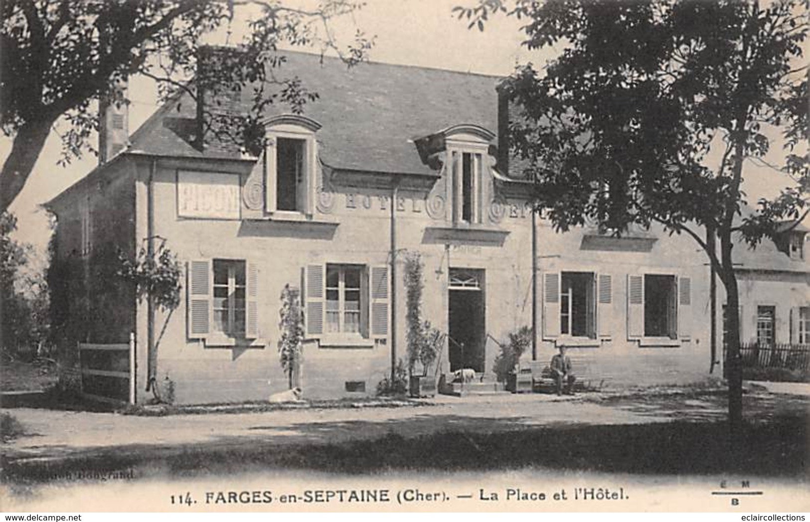 Farges En Septaine        18       La Place Et L'Hôtel         (voir Scan) - Sonstige & Ohne Zuordnung