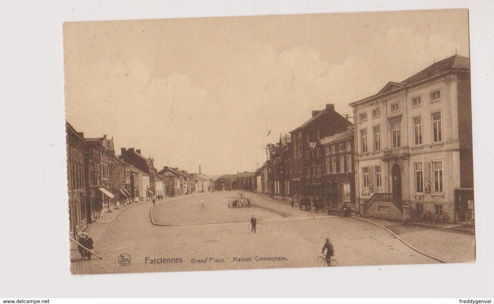 FARCIENNES GRAND PLACE ET MAISON COMMUNALE - Farciennes