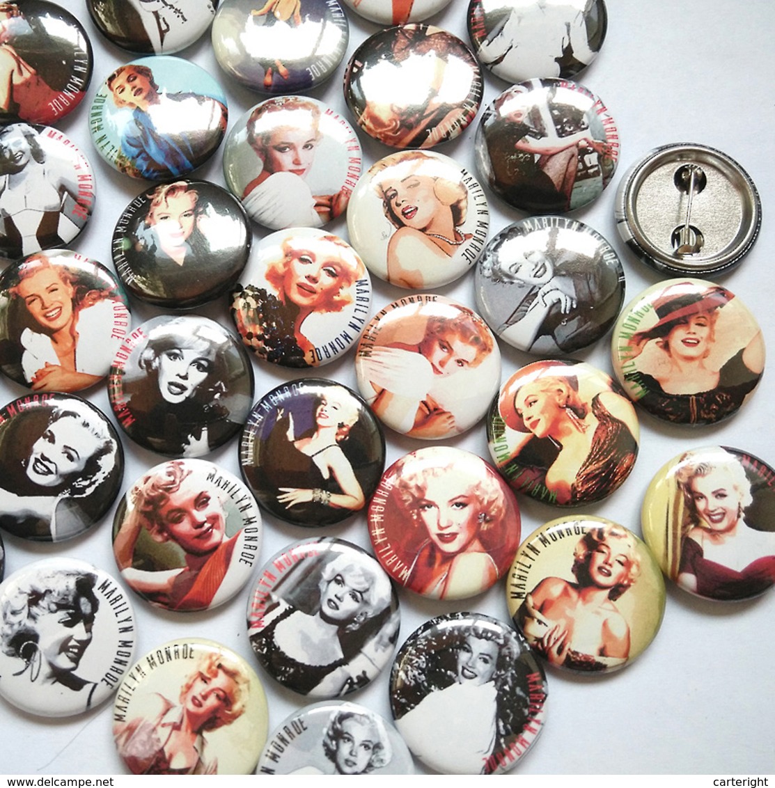 Mona Lisa fan ART BADGE BUTTON PIN SET 2 (1inch/25mm diameter) 35 DIFF