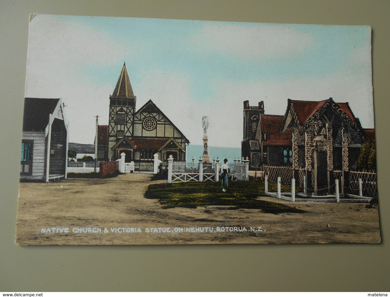 NOUVELLE ZELANDE ROTORUA NATIVE CHURCH & VICTORIA STATUE OHINEMUTU - Nouvelle-Zélande