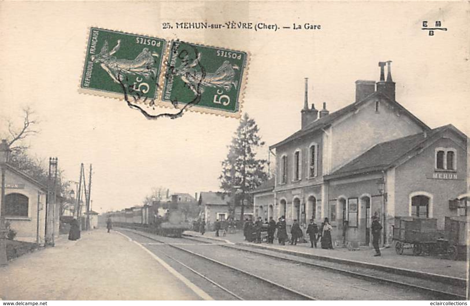 Mehun Sur Yèvre          18          Intérieur De La Gare Avec Train      (voir Scan) - Mehun-sur-Yèvre