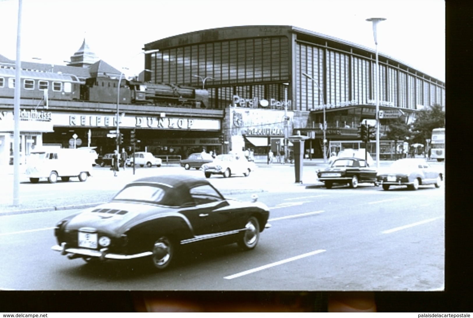 BERLIN LA GARE ET UNE PORSCHE - Autres & Non Classés