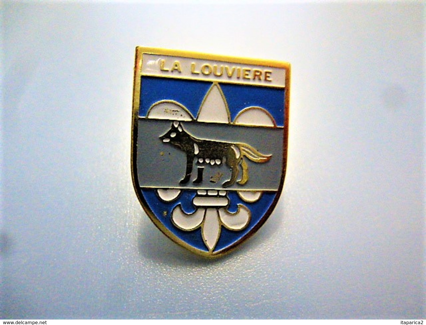 PINS LA LOUVIERE REGION WALLONNE (BELGIQUE) LOUP  BLASON  / 33NAT - Villes