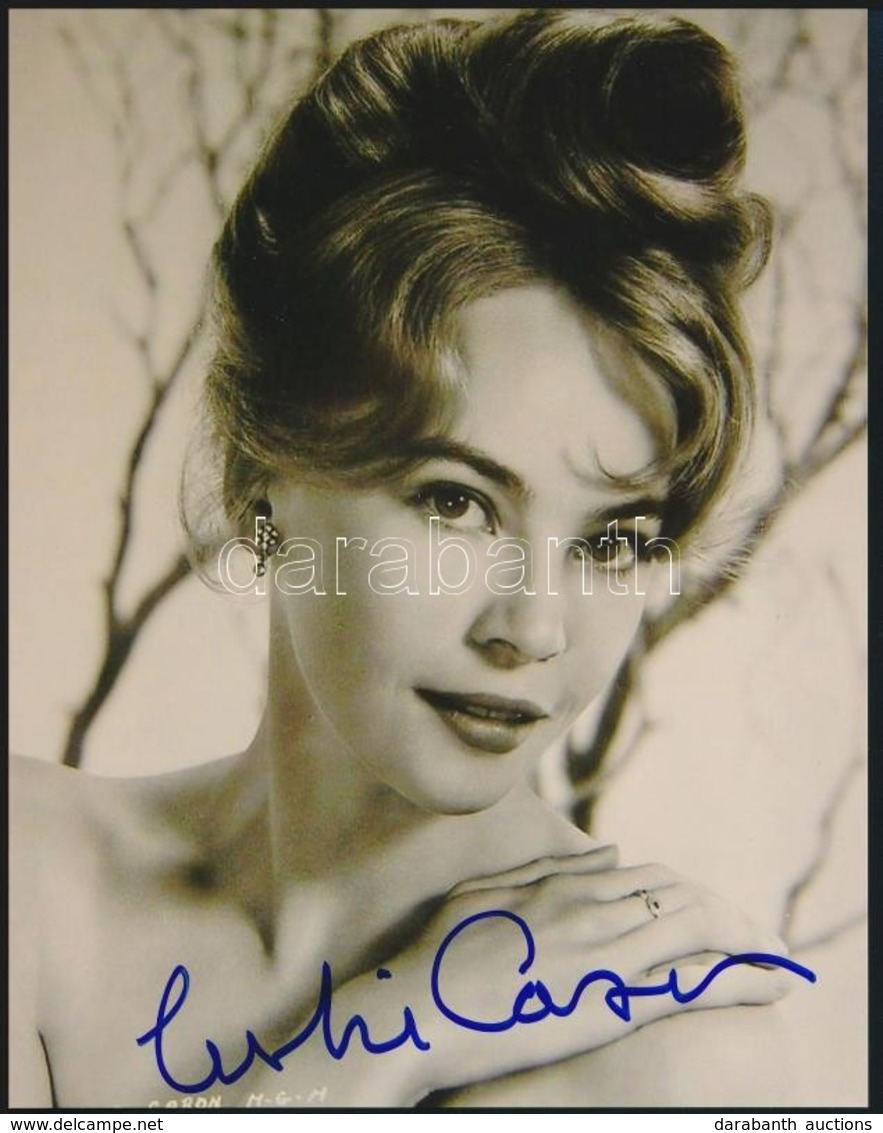 Leslie Caron(1931-) Francia Származású Amerikai Színésznő, Balett-táncos Aláírása Az őt ábrázoló Fotón / Autograph Signa - Autres & Non Classés