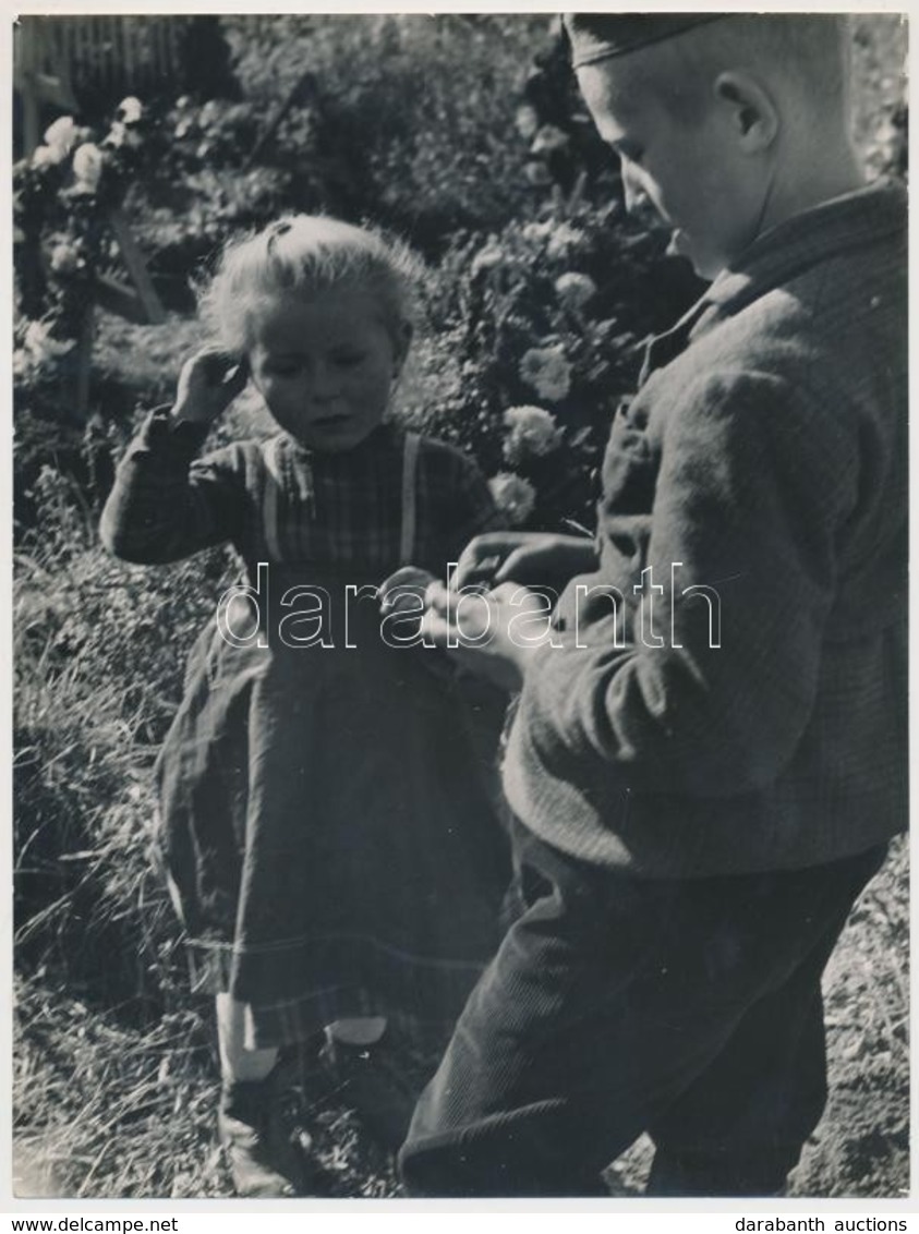 Cca 1935 Haár Ferenc (1908-1997): Testvérek, Aláírással Jelzett Vintage Fotóművészeti Alkotás, 24x18 Cm - Sonstige & Ohne Zuordnung