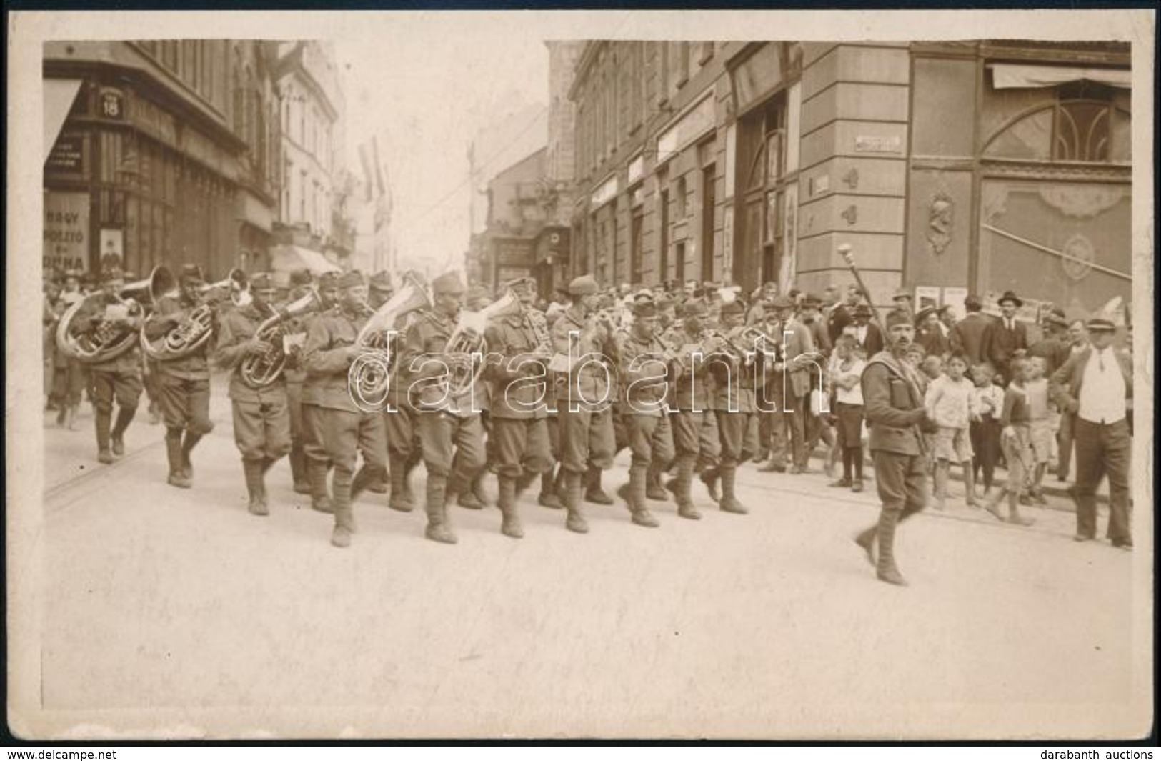 1920. április 21. Horthy Miklós Nemzeti Hadseregének Bevonulása Pécsre. A Katonazenekar. Kazinczi Rudolf Felvétele 17x11 - Sonstige & Ohne Zuordnung