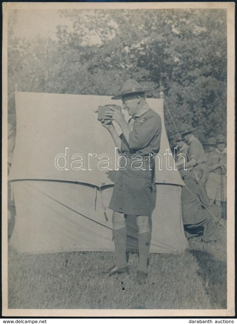 1933 Rober Baden-Powell (1857-1941), A Nemzetközi Cserkészszövetség Vezetője Filmet Forgat Az 1933-as Gödöllői Jamboree- - Scoutisme