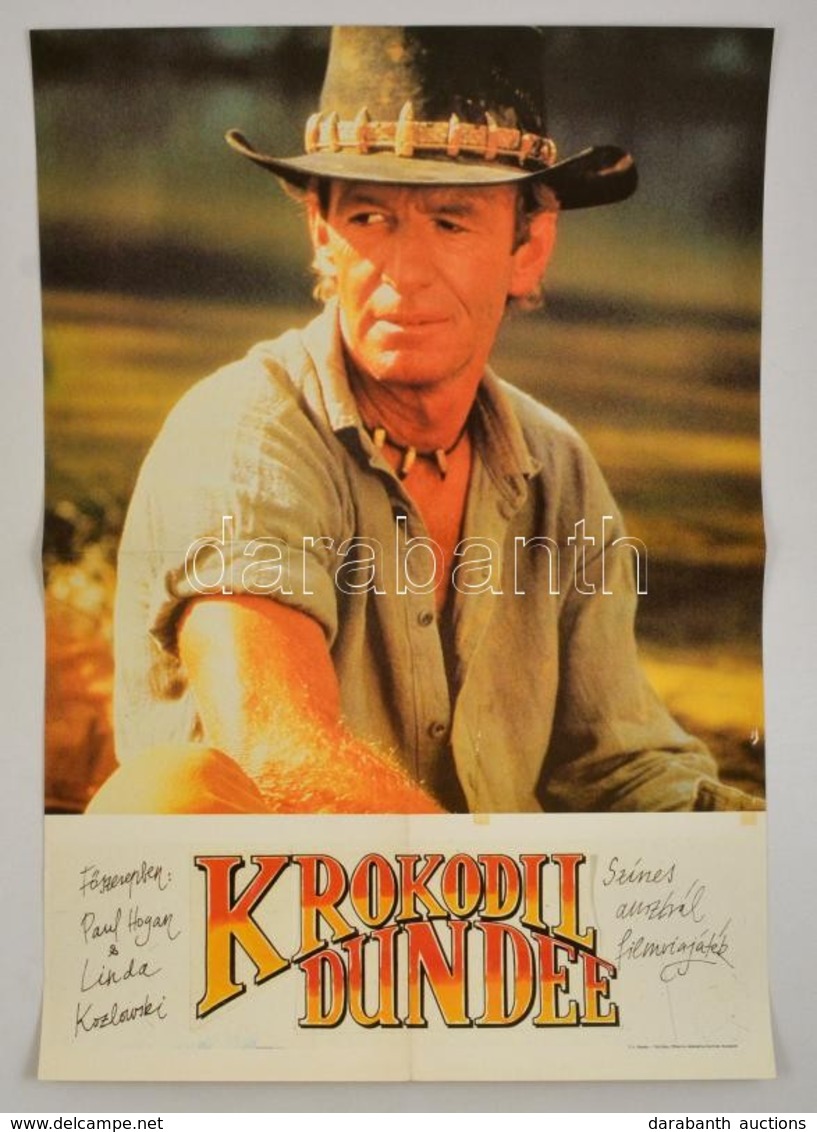 1987 Krokodil Dundee, Ausztrál Film Plakát, Hajtásnyommal,  80x56 Cm - Sonstige & Ohne Zuordnung