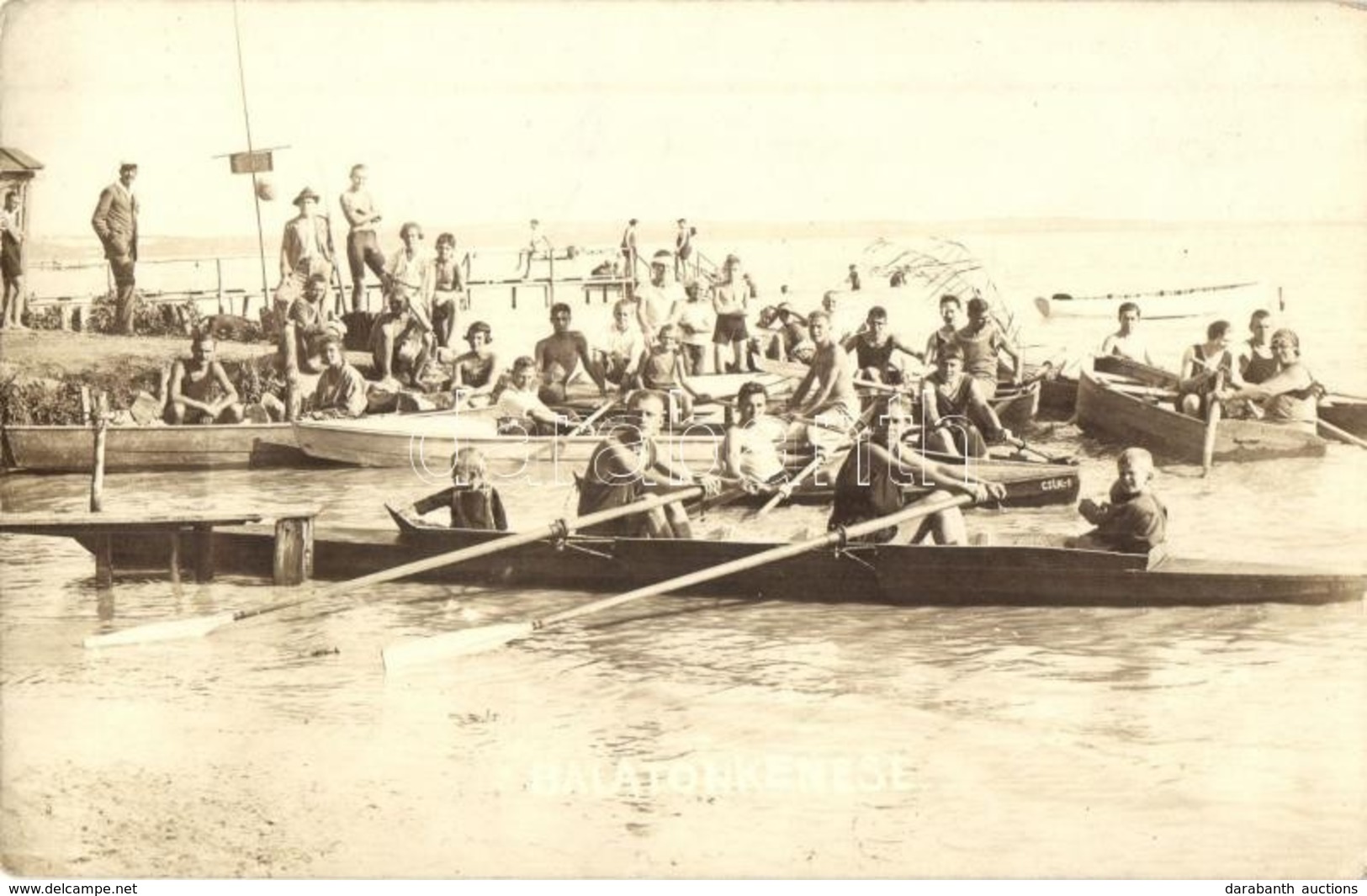 * T2 Balatonkenese, Evezősök Csónakokban. Pfeifer Antal Photo - Non Classés