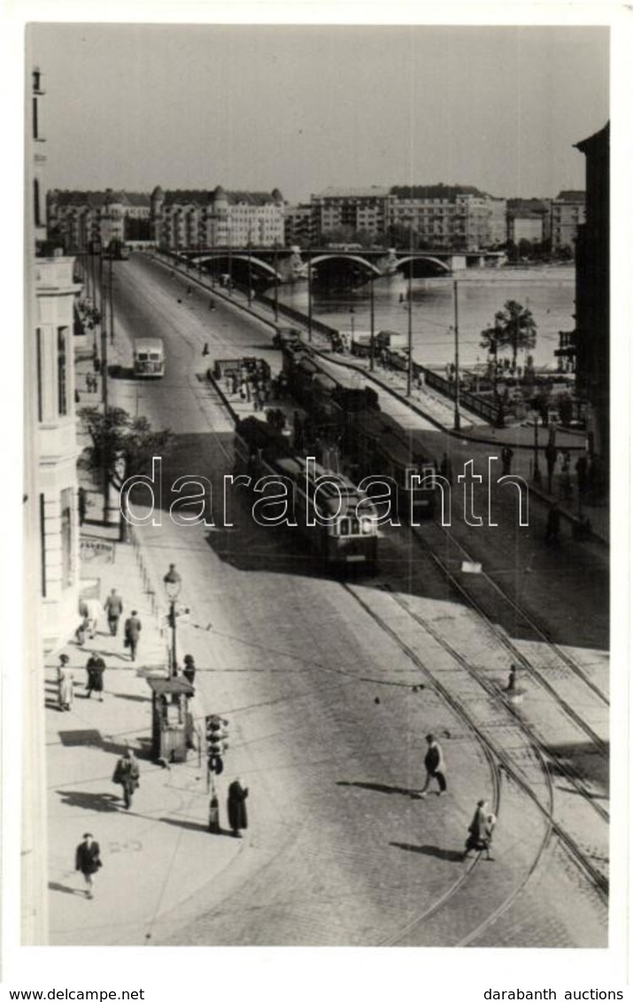 ** T1 Budapest II. Margit Híd Budai Hídfője A Margit Körúttal, Villamosok. Photo - Ohne Zuordnung