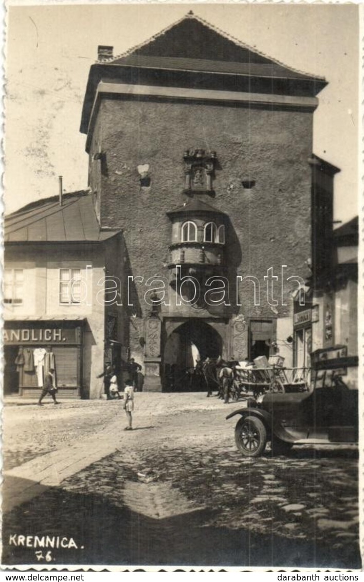 * T2/T3 Körmöcbánya, Kremnitz, Kremnica; Kapu, L. Sobocky üzlete / Gate, Street View With Shops And Automobile. Photo (r - Ohne Zuordnung