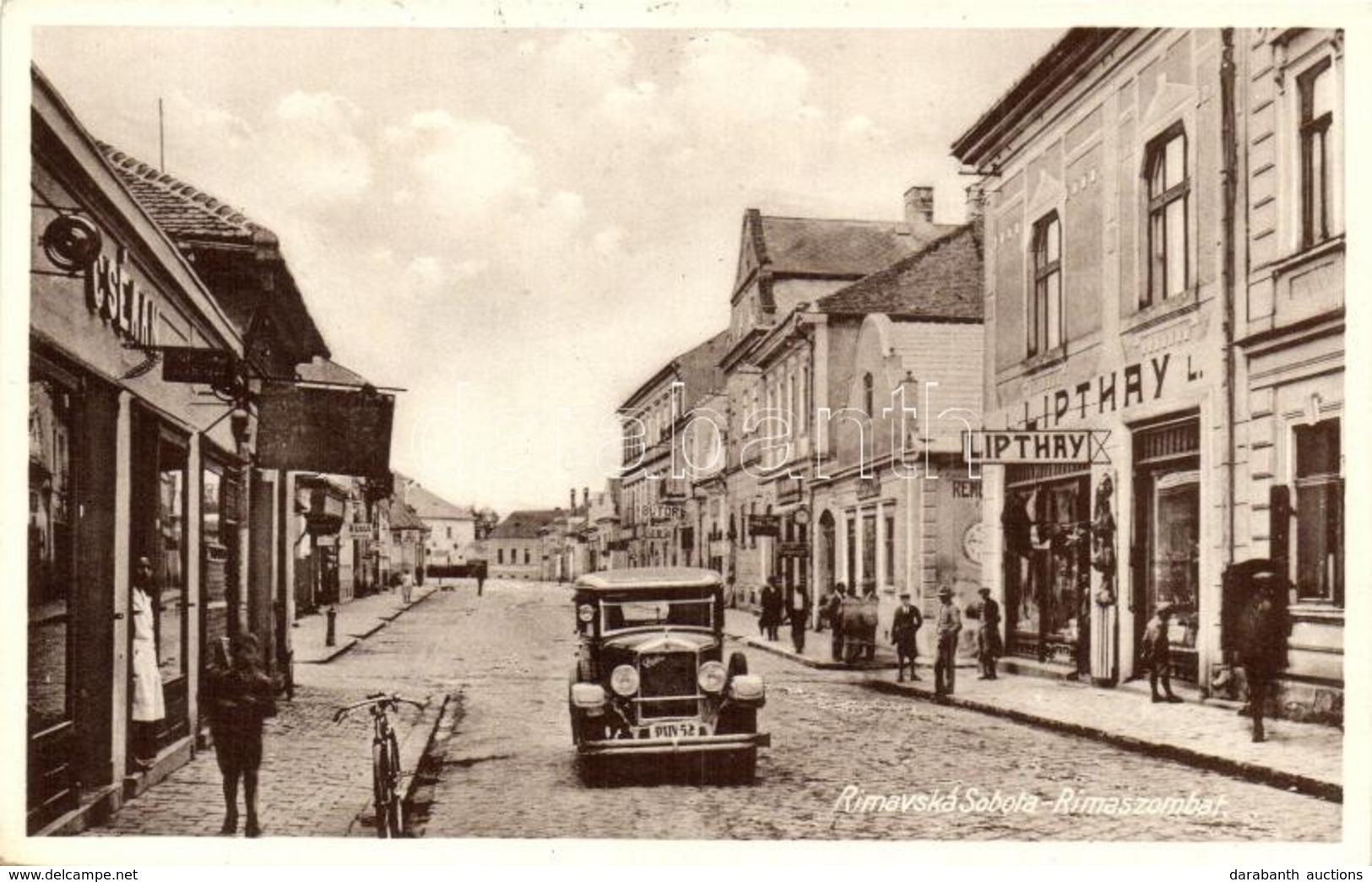 T2 Rimaszombat, Rimavska Sobota; Utcakép Lipthay L. és  Cséman üzletével, Ruha és Bútorbolt, Autó / Street View With Sho - Ohne Zuordnung