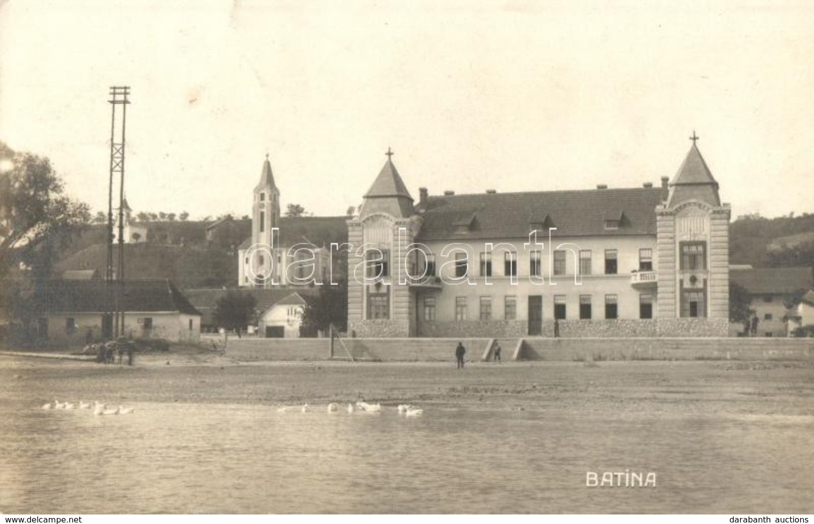 T2 1928 Kiskőszeg, Batina; Látkép Templommal. M. Dirnbach Kiadása / General View With Church - Ohne Zuordnung