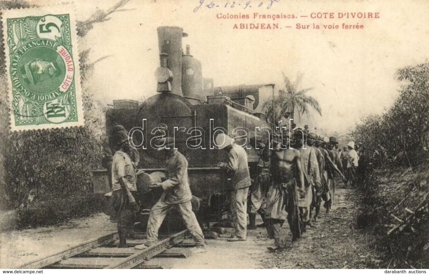 T2 Abidjan, Abidjean; Colonies Francaises, Sur La Voie Ferrée / Locomotive On The Railrod With African People. TCV Card - Ohne Zuordnung