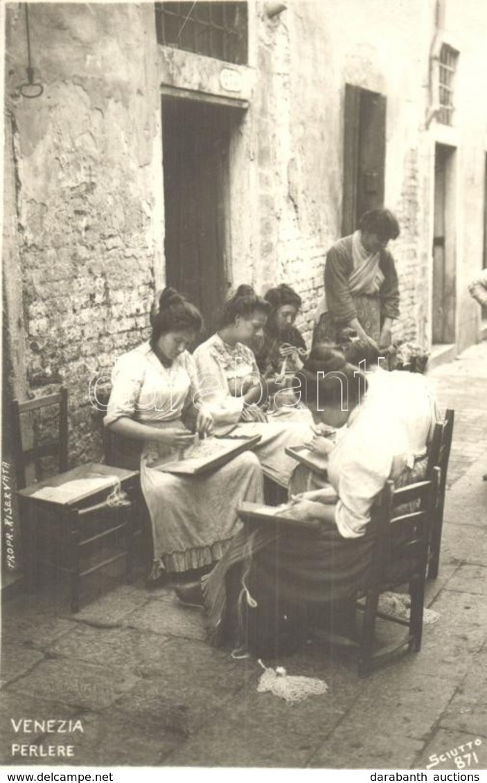 ** T1/T2 Venice, Venezia; Perlere / Women Making Lace. Sciutto 871. - Non Classés