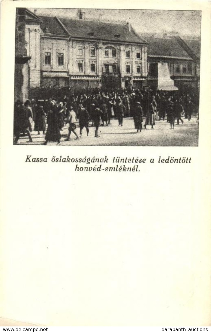 ** T2/T3 Kassa, Kosice; Az őslakosság Tüntetése A Ledöntött Honvéd Emléknél. Magyar Nemzeti Szövetség Kiadása / Demolish - Non Classés