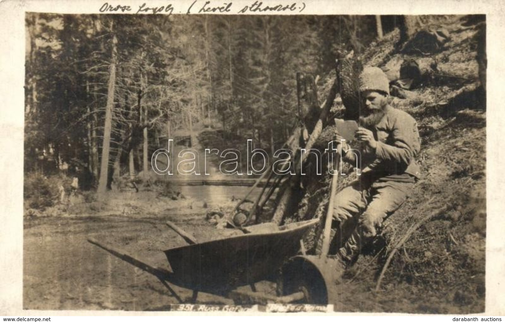 * T2/T3 Első Világháborús Osztrák-magyar Katonai Tábor. Orosz Hadifogoly Otthoni Levelet Olvas / WWI K.u.K. Military Cam - Ohne Zuordnung