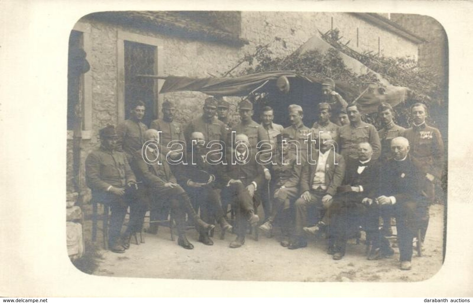 ** T2 Első Világháborús Katonai Lap, Méltóságok Csoportképe álcázott Sátor Előtt / WWI K.u.K. Military, Dignitaries In F - Non Classés