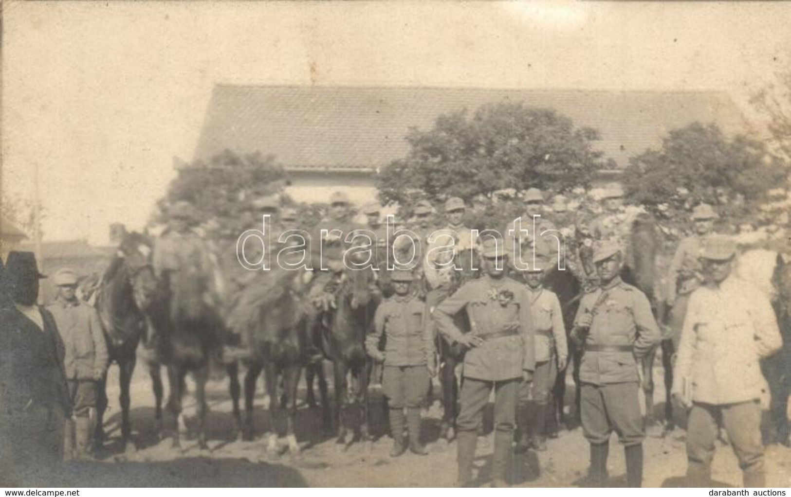 * T2/T3 1918 Az őszirózsás Forradalom Idején Készült Kép. A Katonák A Monarchia Egyenruhájában, új Sapkarózsával / WWI S - Ohne Zuordnung