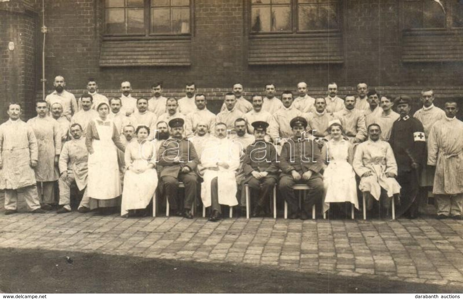 T2/T3 1916 WWI German Military, Injured Soldiers With Doctors And Nurses. Group Photo  (EK) - Ohne Zuordnung