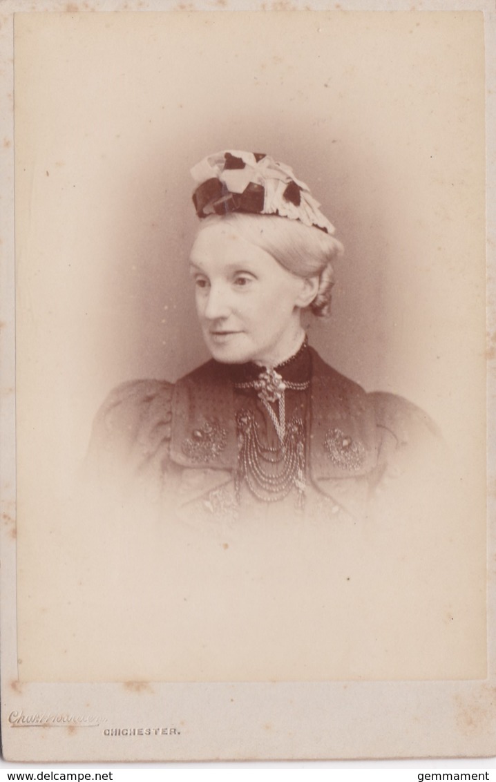 ANTIQUE CABINET PHOTO.  LADY WEARING HAT/BROOCH. CHICHESTER STUDIO - Old (before 1900)