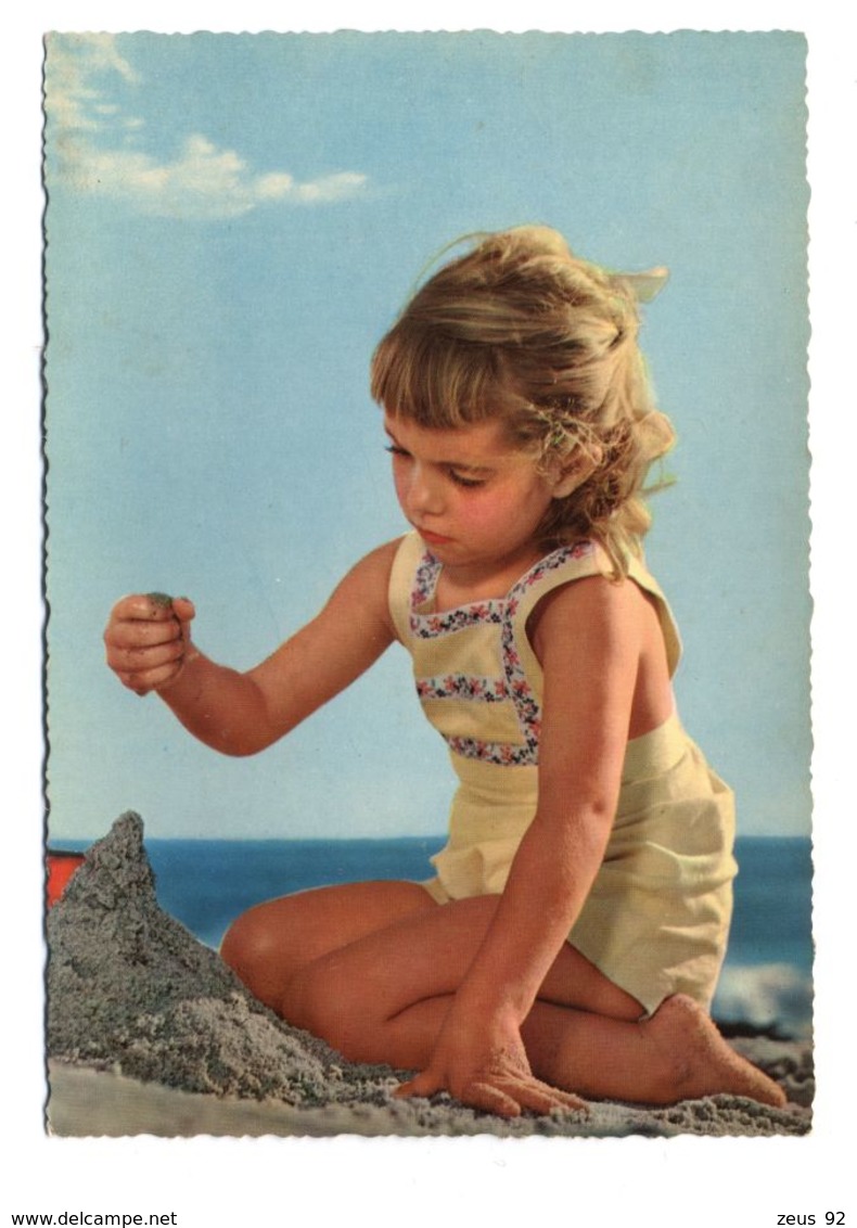 B7580 BAMBINA SULLA SPIAGGIA / CHILD ON THE BEACH / ENFENTE DANS LA PLAGE - Scenes & Landscapes