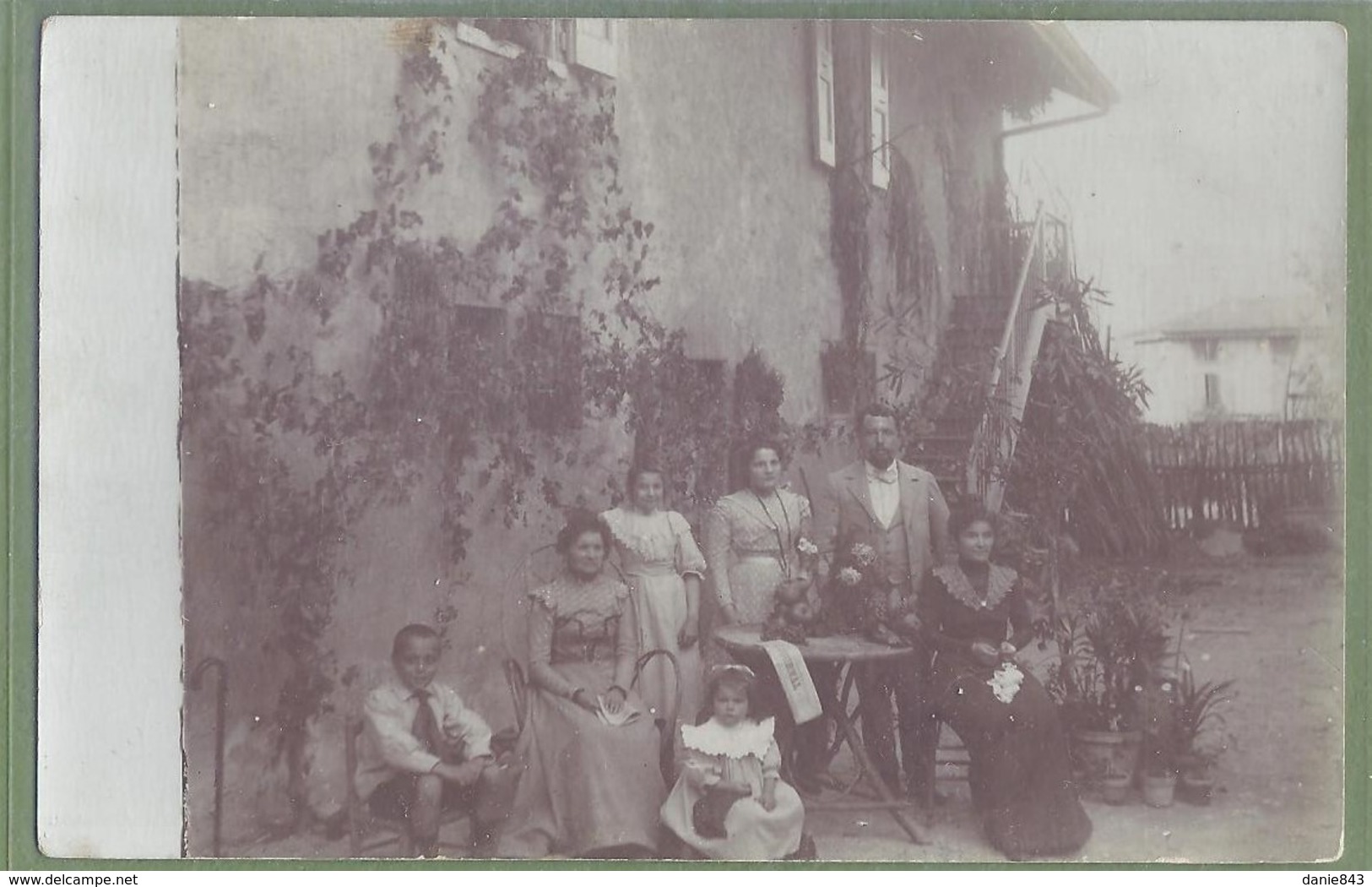 CARTE PHOTO TOP ANIMATION - ISERE - BRESSON - FAMILLE POSANT DEVANT SA MAISON A IDENTIFIER  - - Voreppe