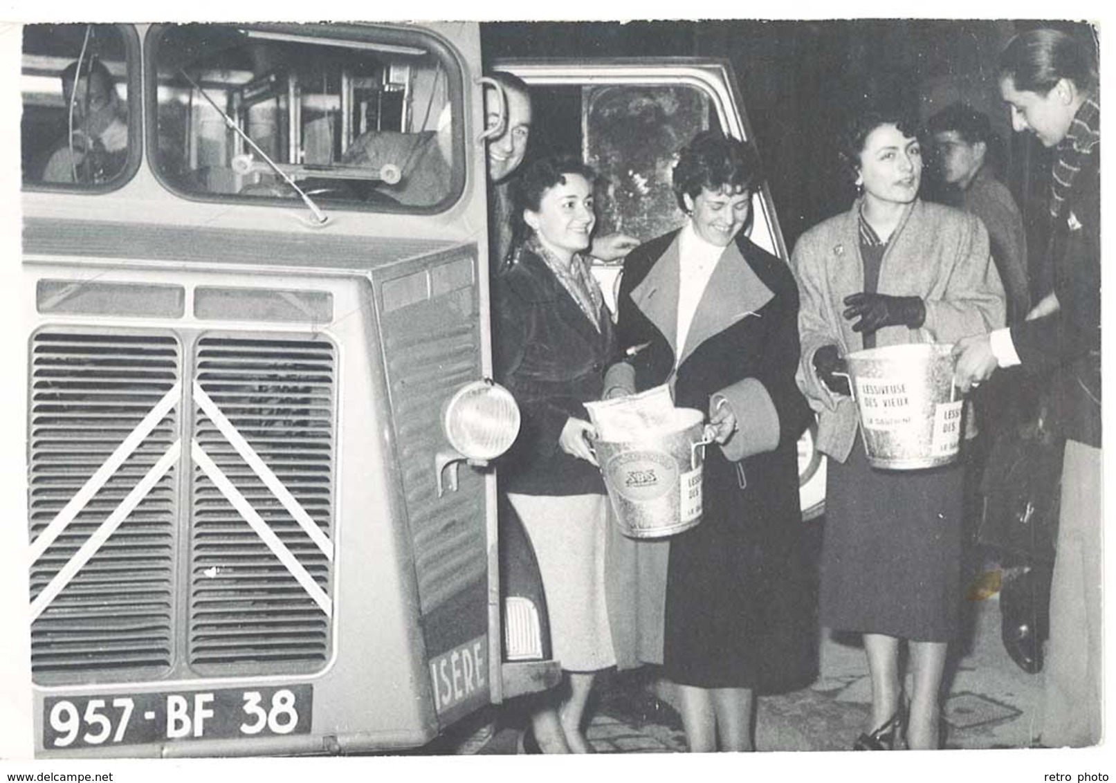 Photo Citroën Type H Tube , Immatriculation Isère, Le Dauphiné, Femmes & "Lessiveuse Des Vieux" - Automobiles