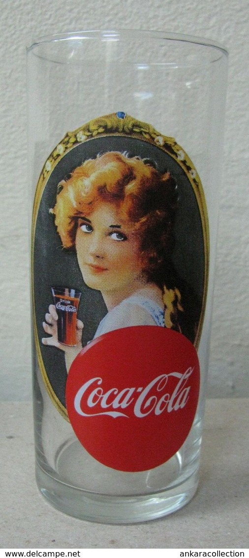 AC - COCA COLA ACTRESS ILLUSTRATED GLASS #2 FROM TURKEY - Kopjes, Bekers & Glazen