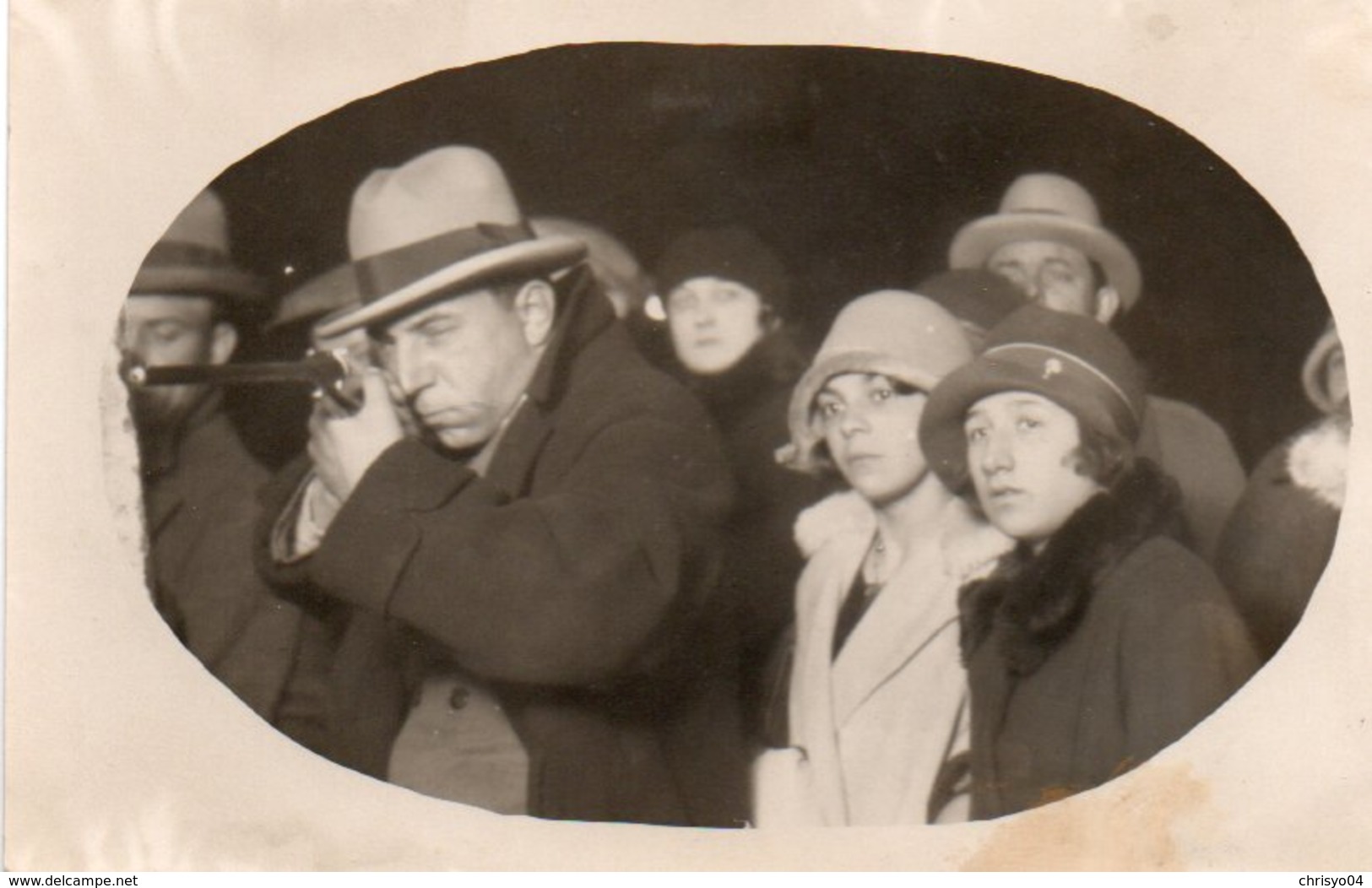 810Mq  Carte Photo Tir à La Carabine Fête Foraine Foire Surveillé Par Jeunes Filles - Photographie