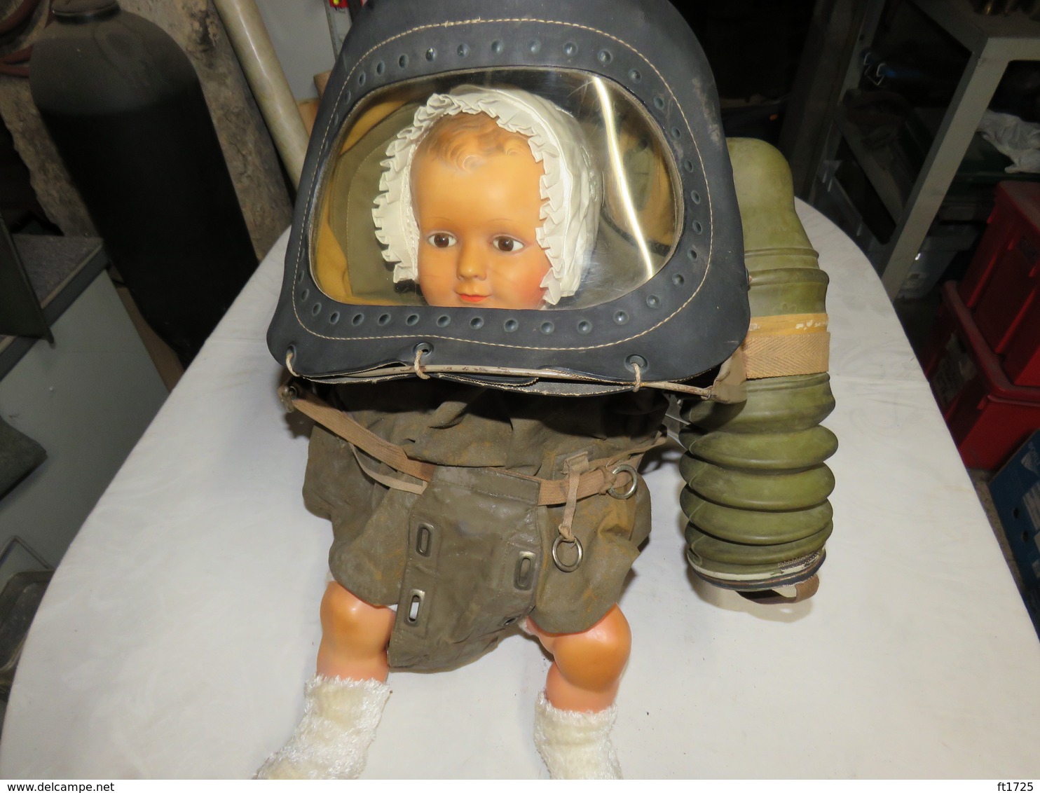 RARE BABY GAS-MASK , BLITZ SUR LONDRES 1940